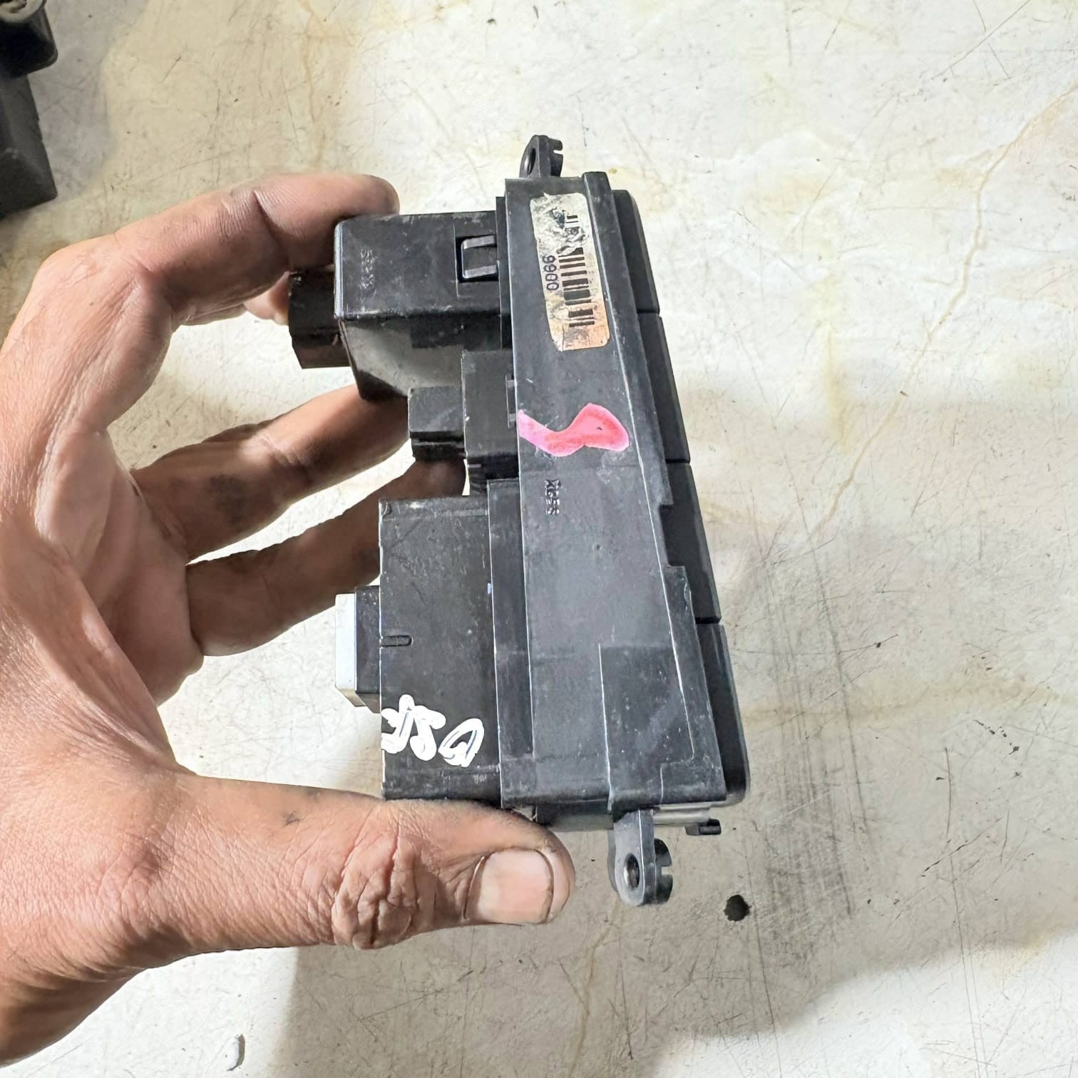 HYUNDAI I10 MK2 2014 HEADLIGHT LEVEL ADJUSTMEN TRACTION CONTROL SWITCH 299131553