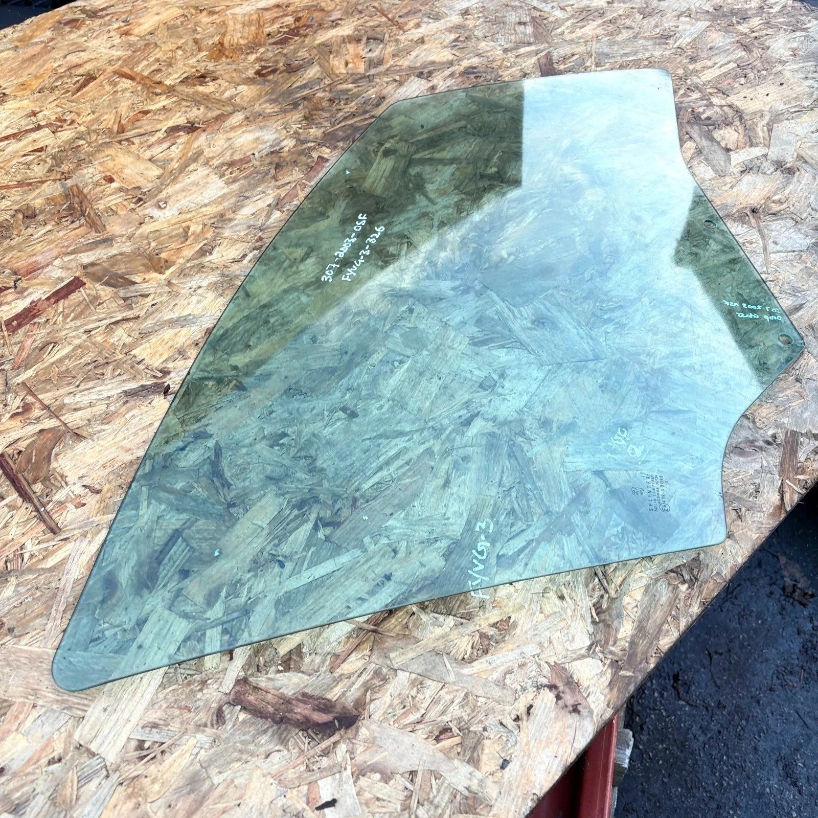 Peugeot 307 Right Driver Offside Front Window Glass 2001-2009R