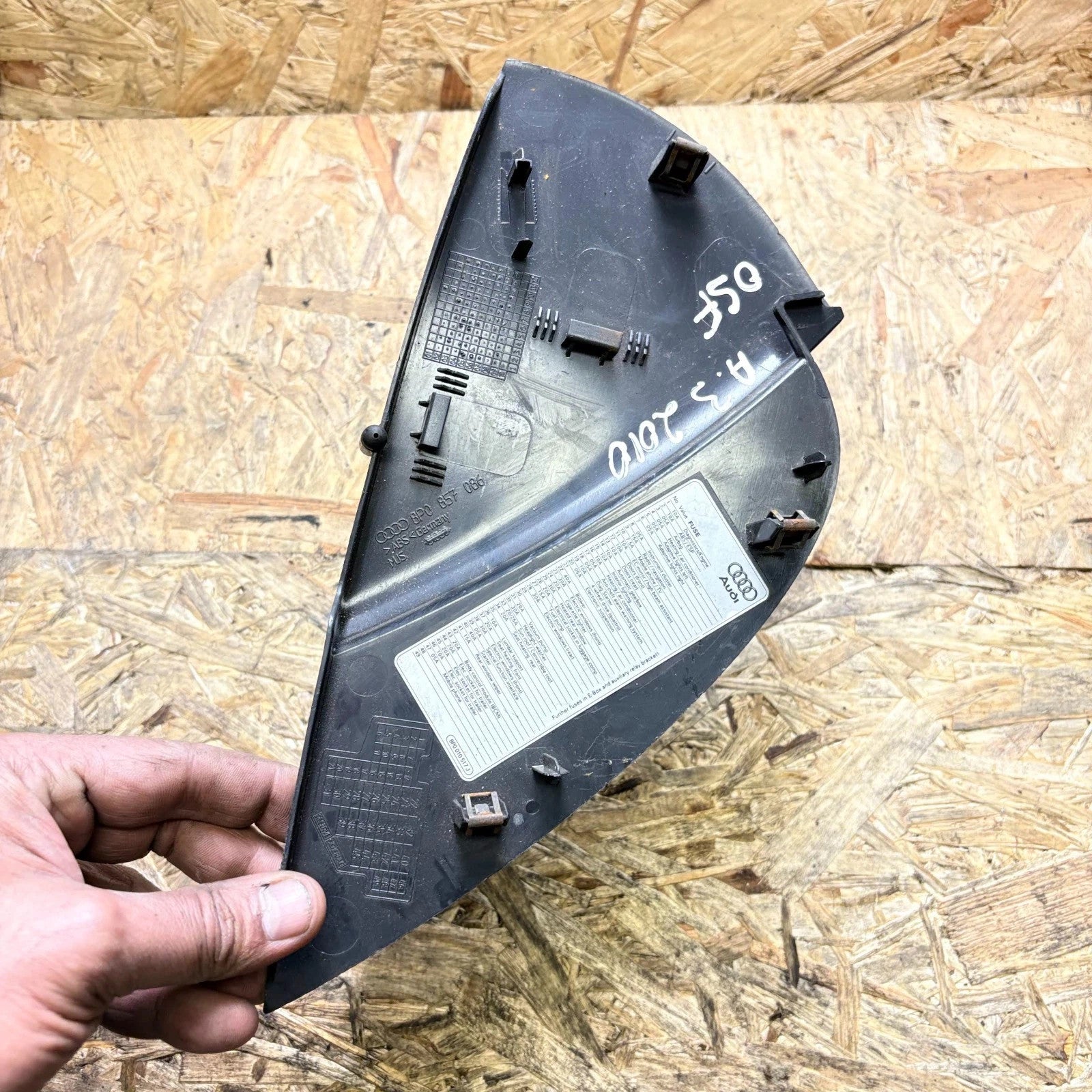 AUDI A3 2010 OFF SIDE DRIVER SIDE DASHBOARD END COVER CAP TRIM 8P0857086