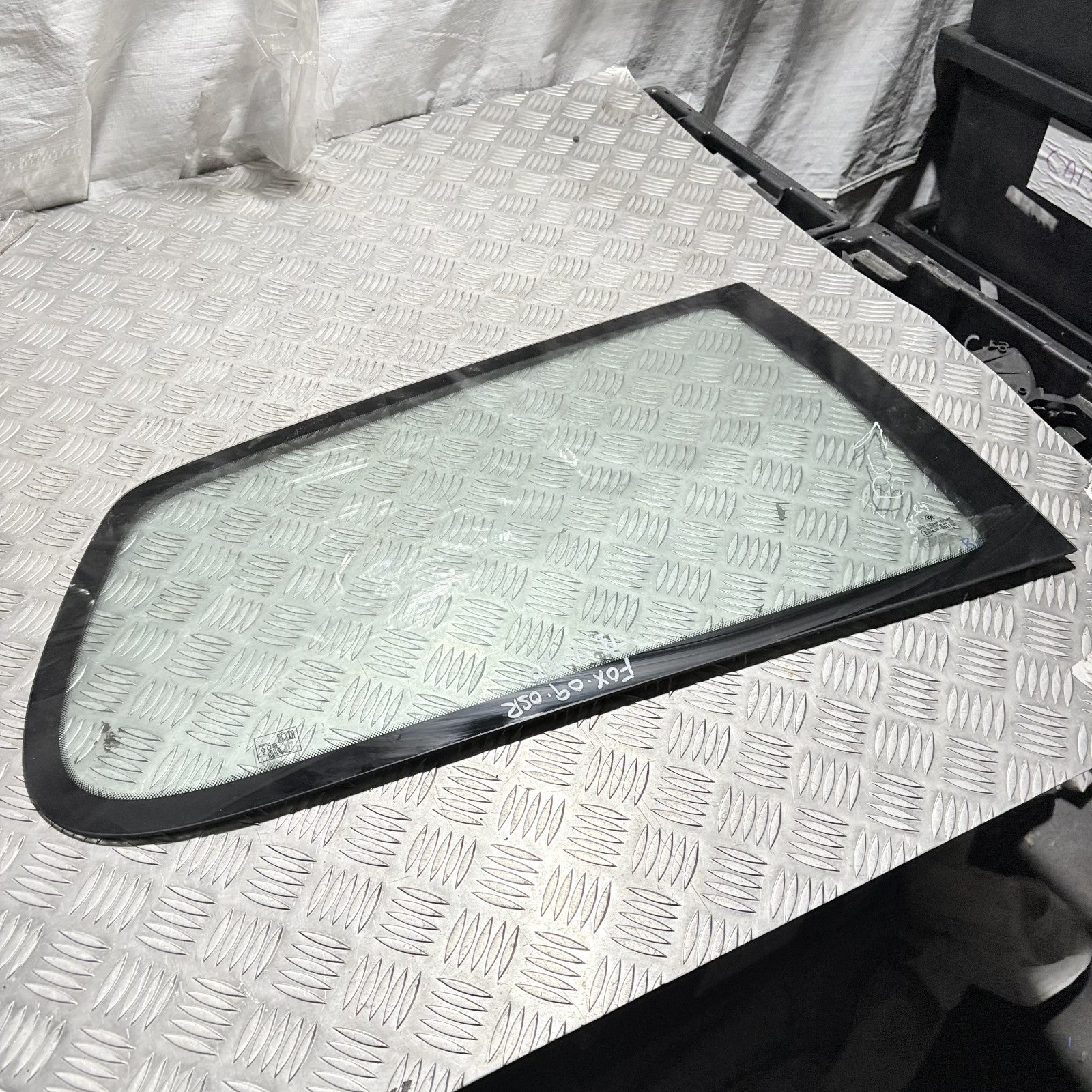 VW Fox 2005-2012 Rear Right/OSR Fixed Quarter Window Glass 5Z3845302C