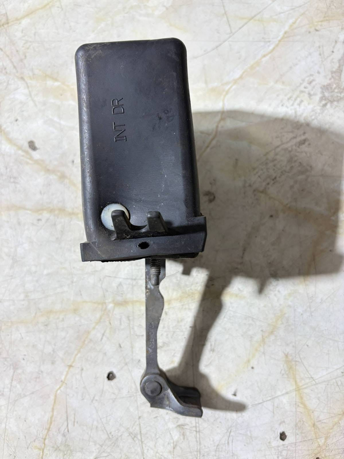 PEUGEOT 307 CC DOOR STOP CATCH OSF DRIVERS FRONT 501451A 2008