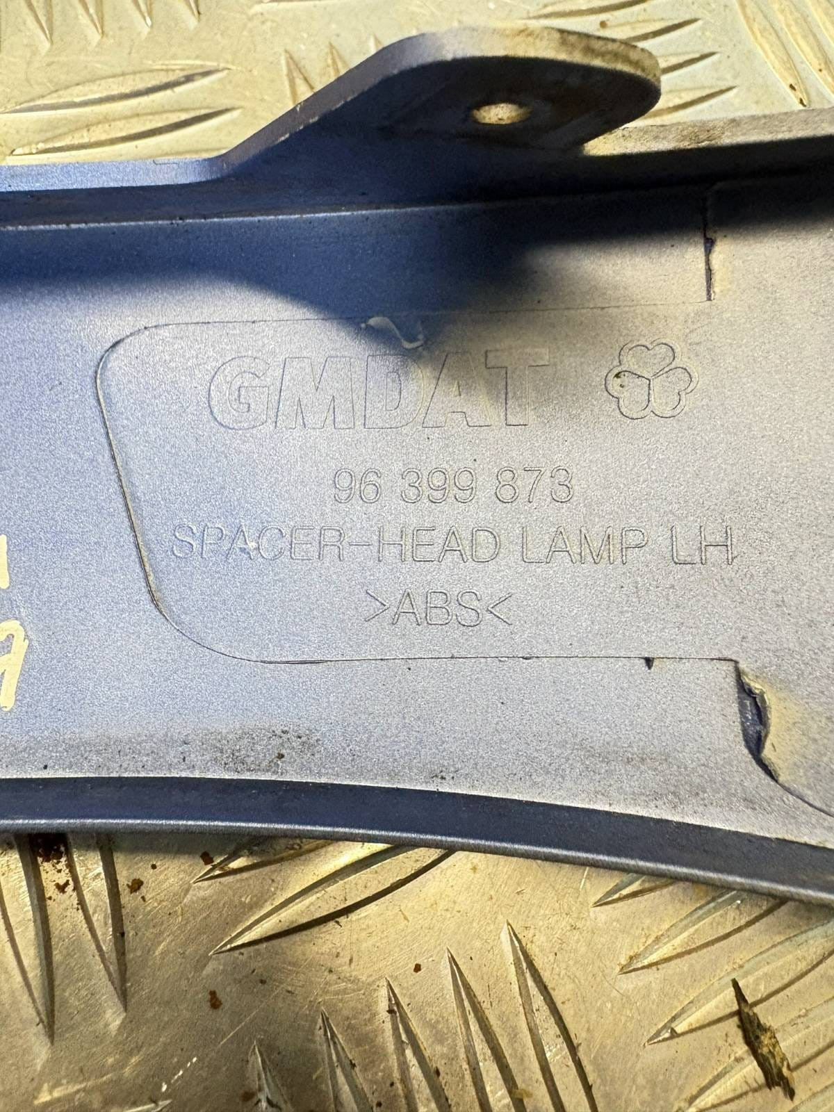 Chevrolet Tacuma 2007 Front left headlight trim strip grill 96399873