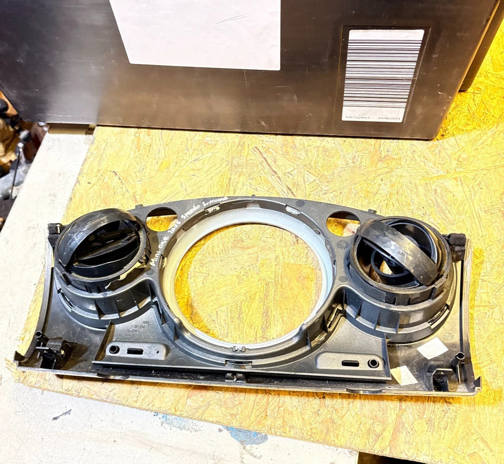 MINI One Cooper R50 R53 2001-2006 Centre Speedometer Surround Trim Panel Vents
