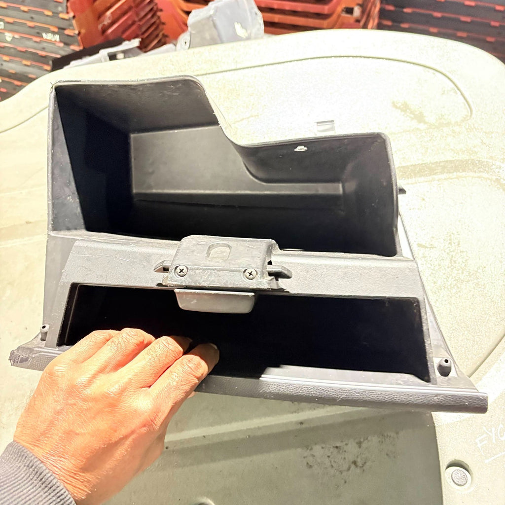 Mazda 2 DE/DH Mk2 Glovebox Compartment Dashboard Storage D65164161 2007-2015