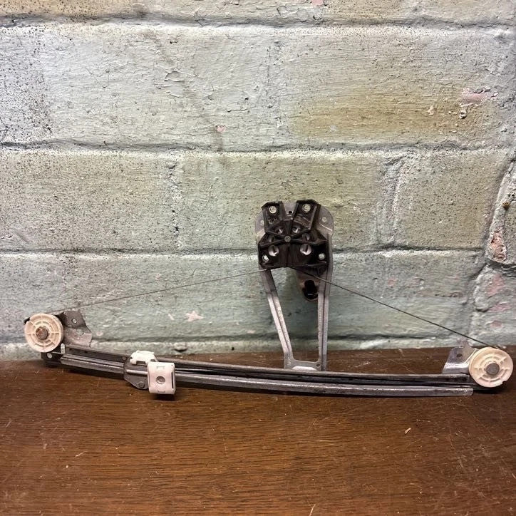 MERCEDES C CLASS 1993-00 W202 NSR PASSENGER REAR LEFT MANUAL WINDOW REGULATOR