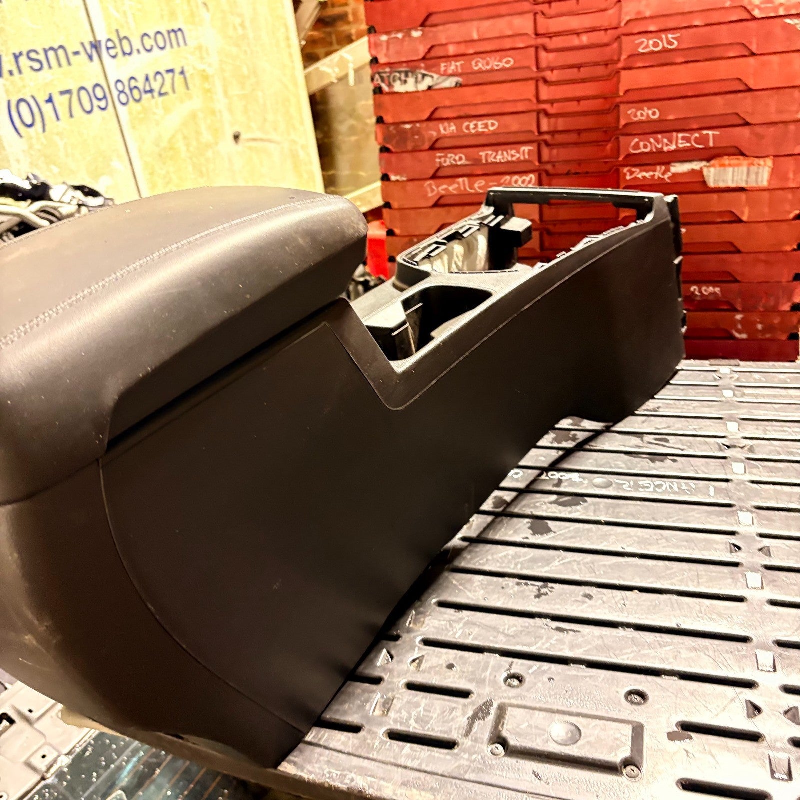 SSANGYONG TIVOLI X100 2015-2019 RHD CENTRE CONSOLE ARMREST STORAGE 77911-35500
