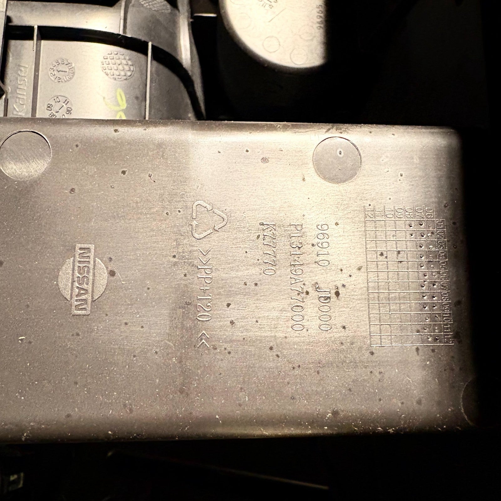 NISSAN QASHQAI 2008 CENTRE CONSOLE ARMREST 96910JD000
