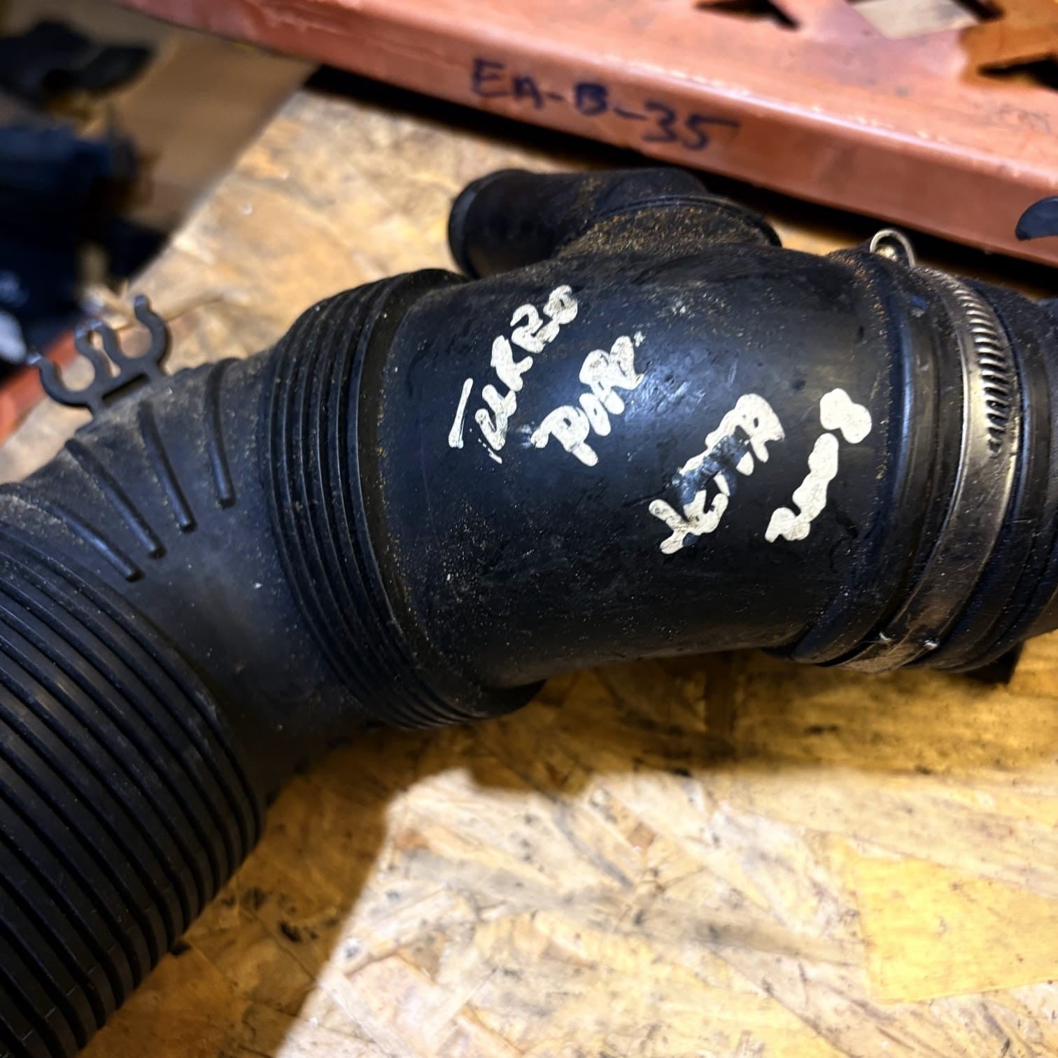 VW AUDI SEAT SKODA TURBO INTAKE AIR PIPE | 3C0129654 | 2008