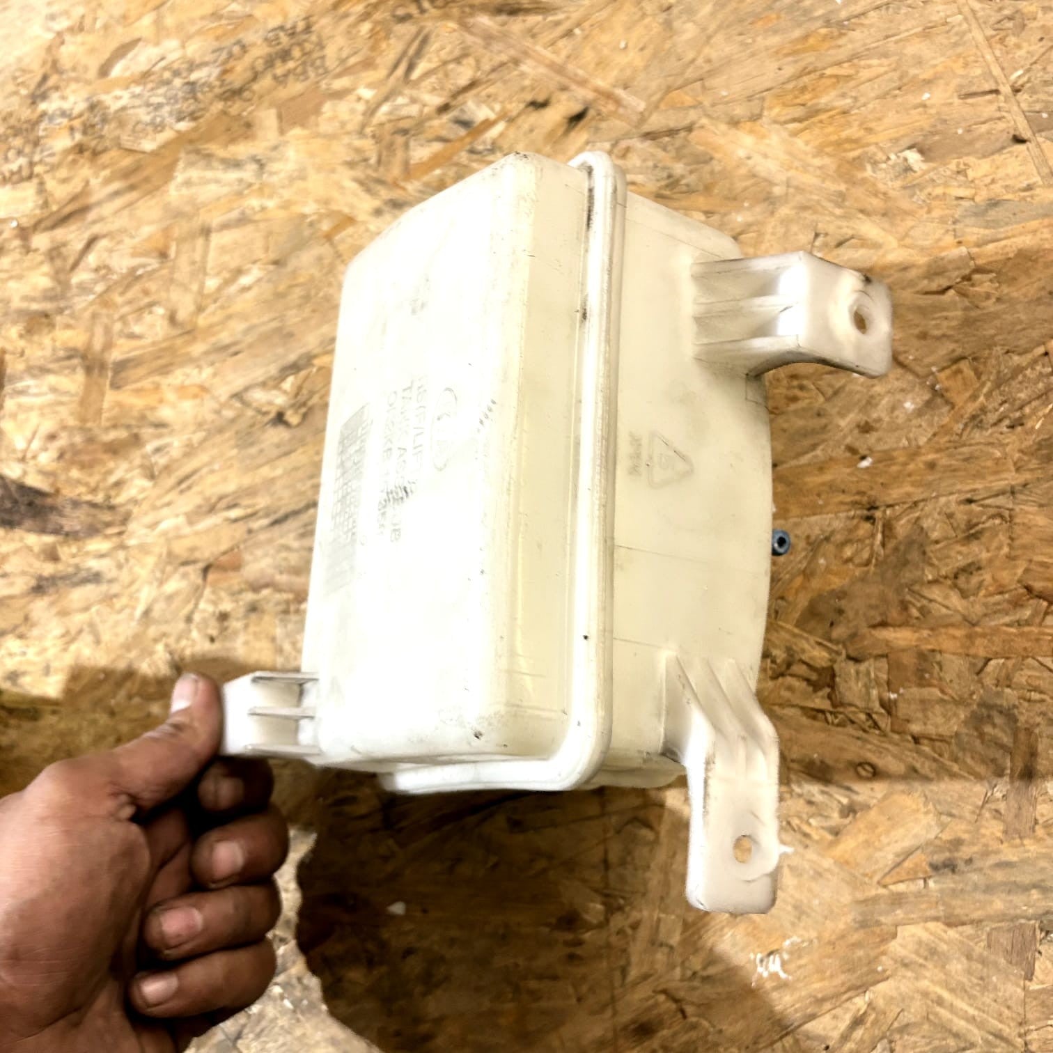 KIA CARENS RS 2.0 CRDi Coolant Expansion Tank OK2KB-15350 0K2KB-15350 83kw 2004