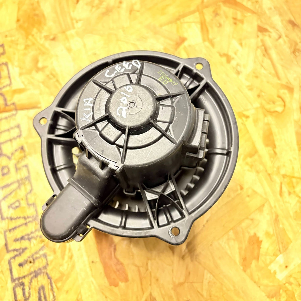 Kia Ceed Mk1 2006-2012/Hyundai i30 FD 2007-2012 Heater Blower Motor F00S33F023
