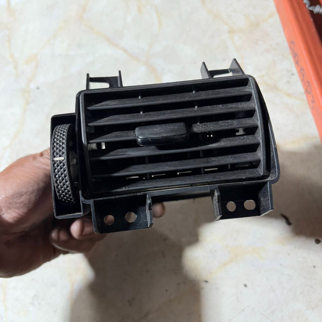 FORD TRANSIT 2007-2014 LEFT FRONT AIR VENT (PASSENGER SIDE) 6C1119C682