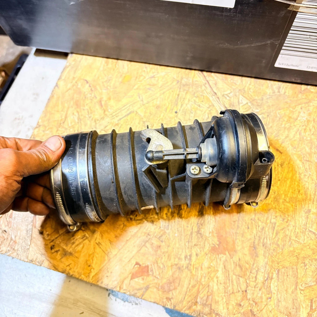 PORSCHE BOXSTER 987 2005 SECONDARY THROTTLE BUTTERFLY AIR PIPE VALVE
