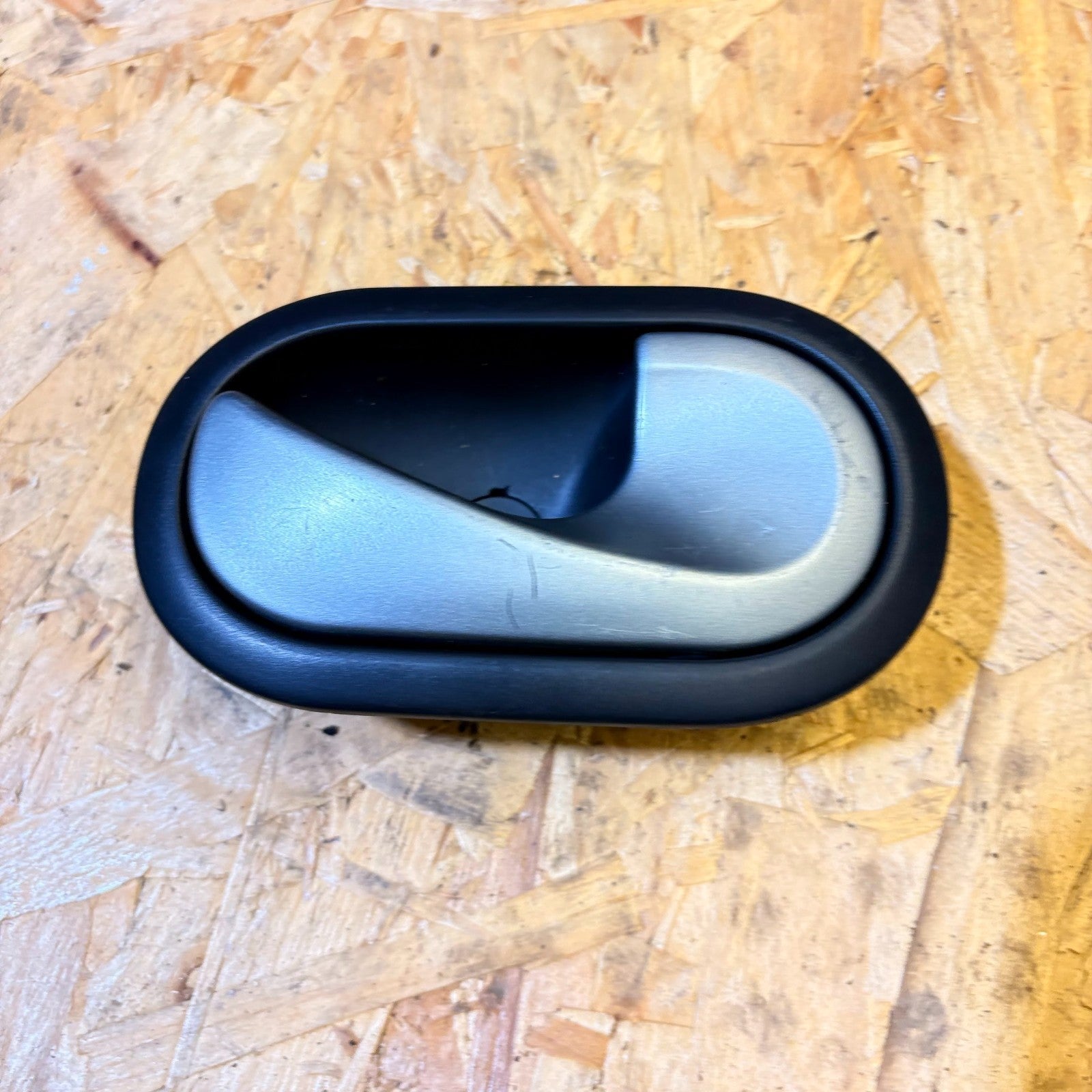 RENAULT CLIO 2012 RIGHT DRIVER SIDE FRONT DOOR HANDLE-(O/S/F) BLACK 310580