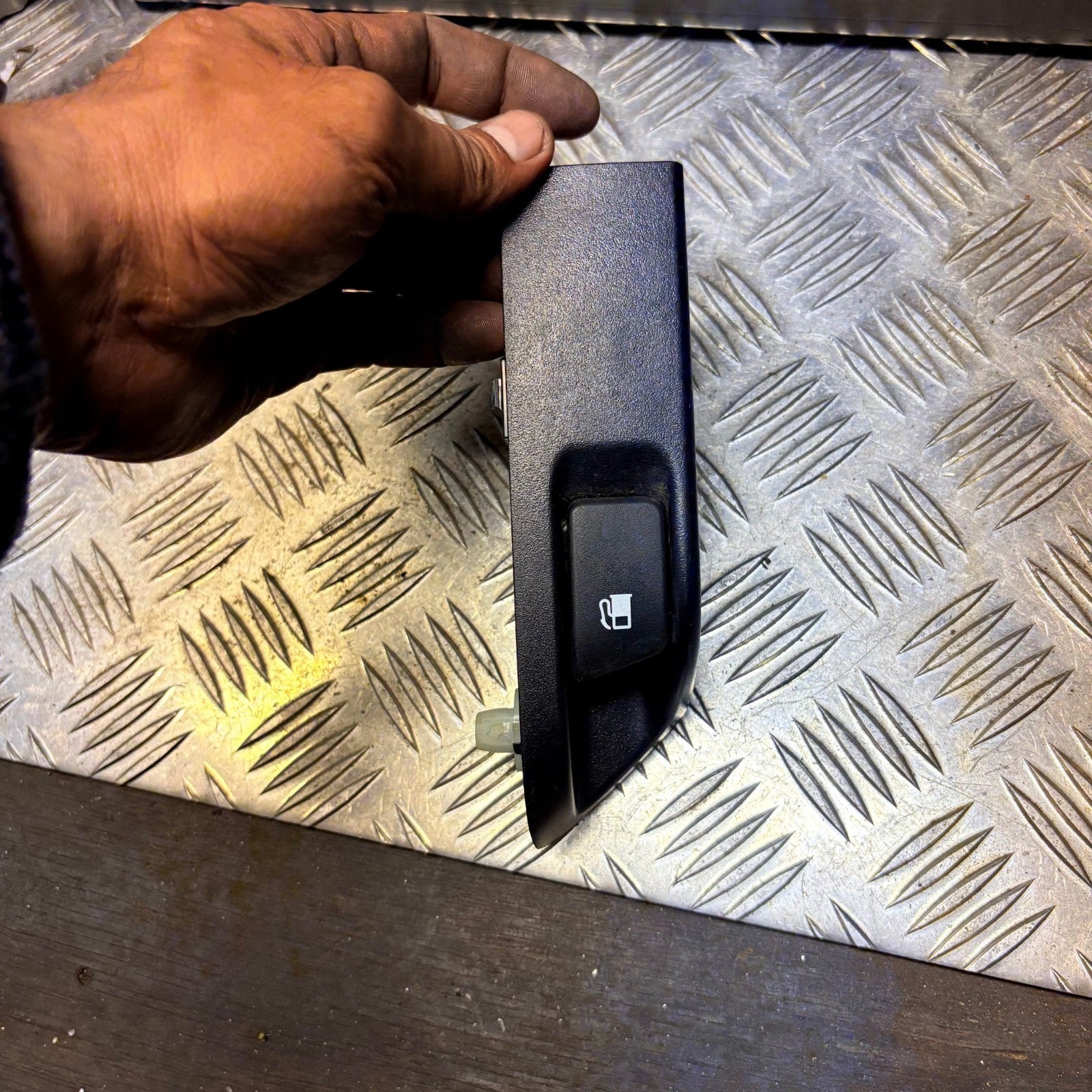 TOYOTA YARIS 2008 FUEL FLAP OPEN