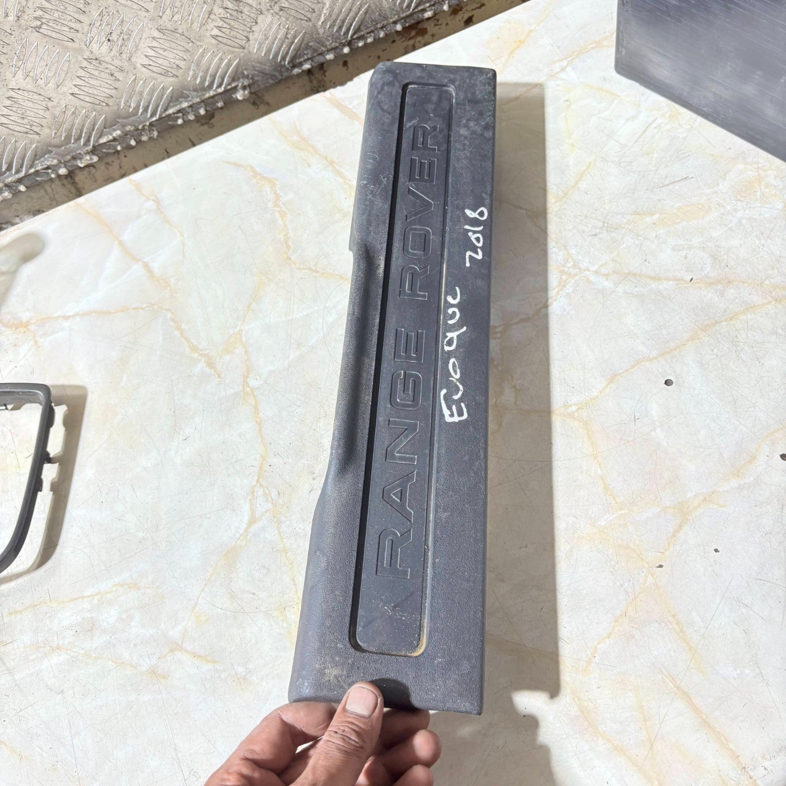 2011-2018 Range Rover Evoque L538 Front Right Driver Side Door Step Trim A061823