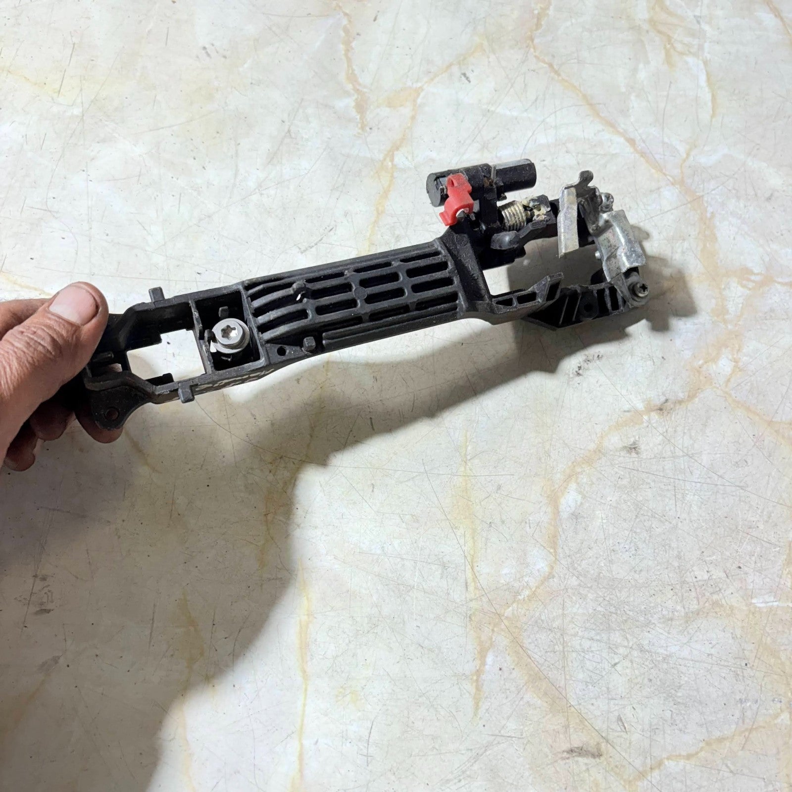 TOYOTA PRIUS XW20 2004-2009 DOOR HANDLE BRACKET DRIVER SIDE FRONT