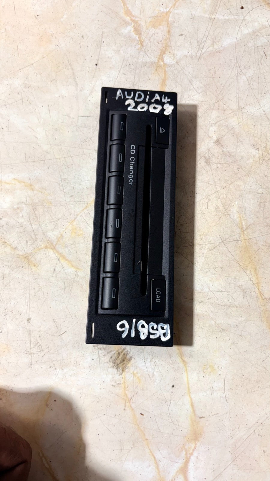 Audi A4 8P 2008 CD DVD changer CFE00392