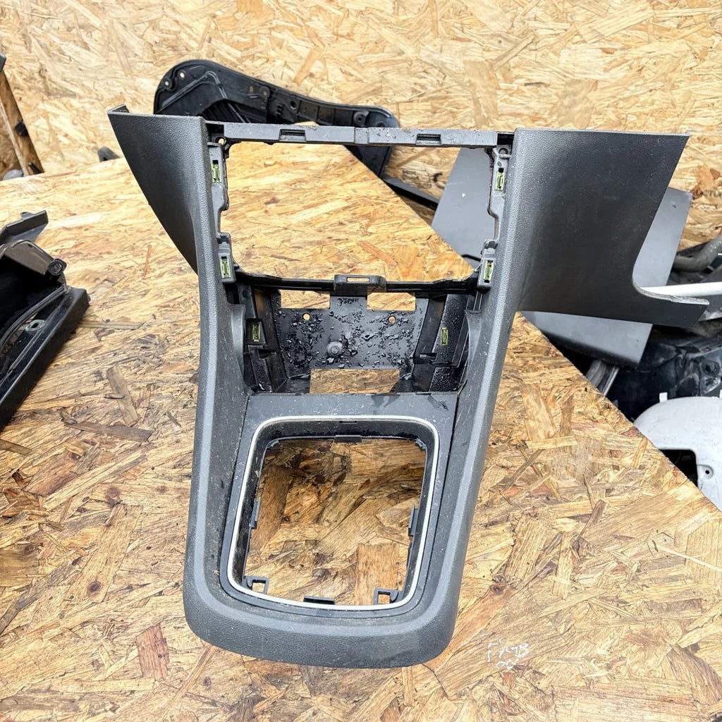 SEAT LEON ST 5F MK3 FRONT CENTER CONSOLE GEARSTICK SURROUND TRIM 5F2863212