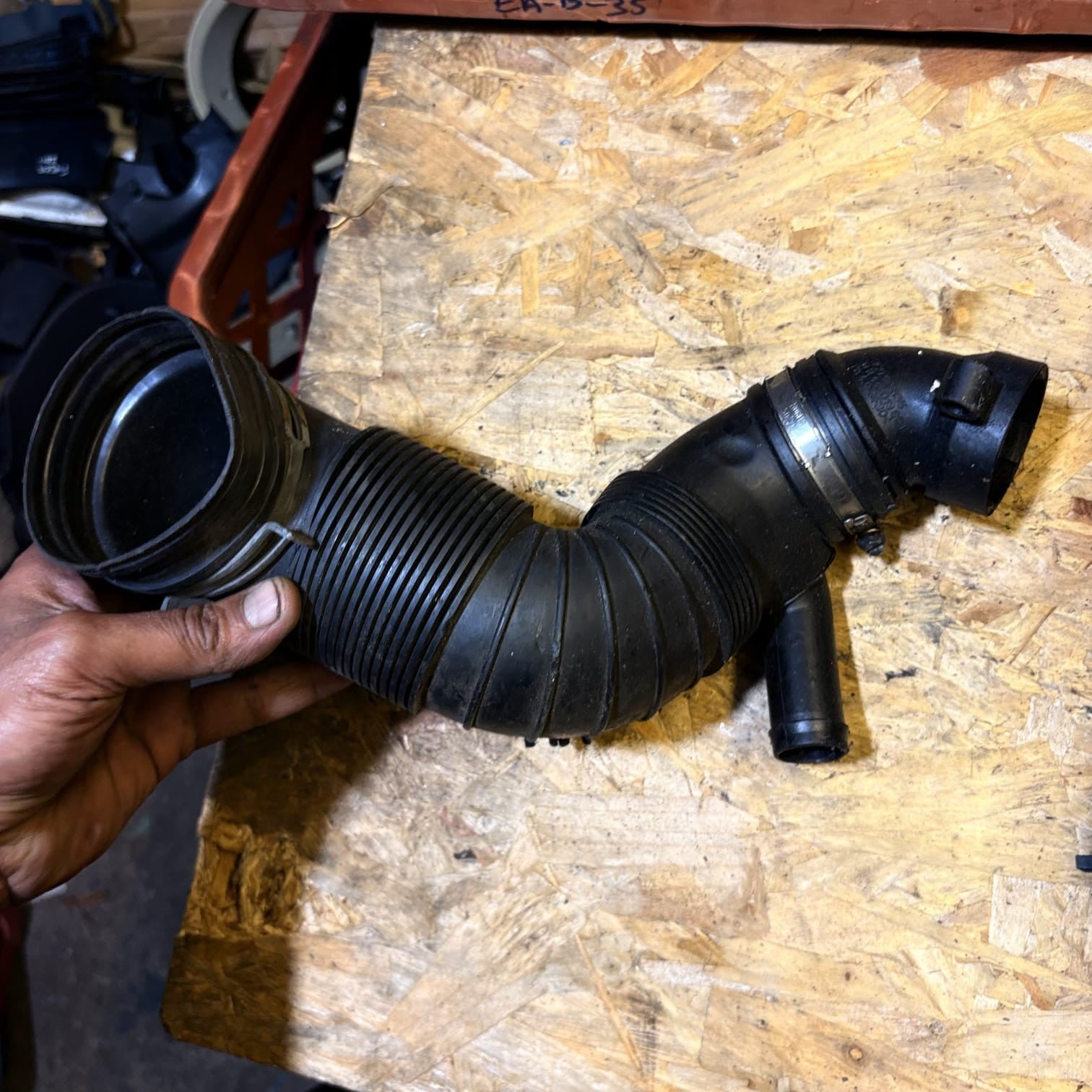 VW AUDI SEAT SKODA TURBO INTAKE AIR PIPE | 3C0129654 | 2008