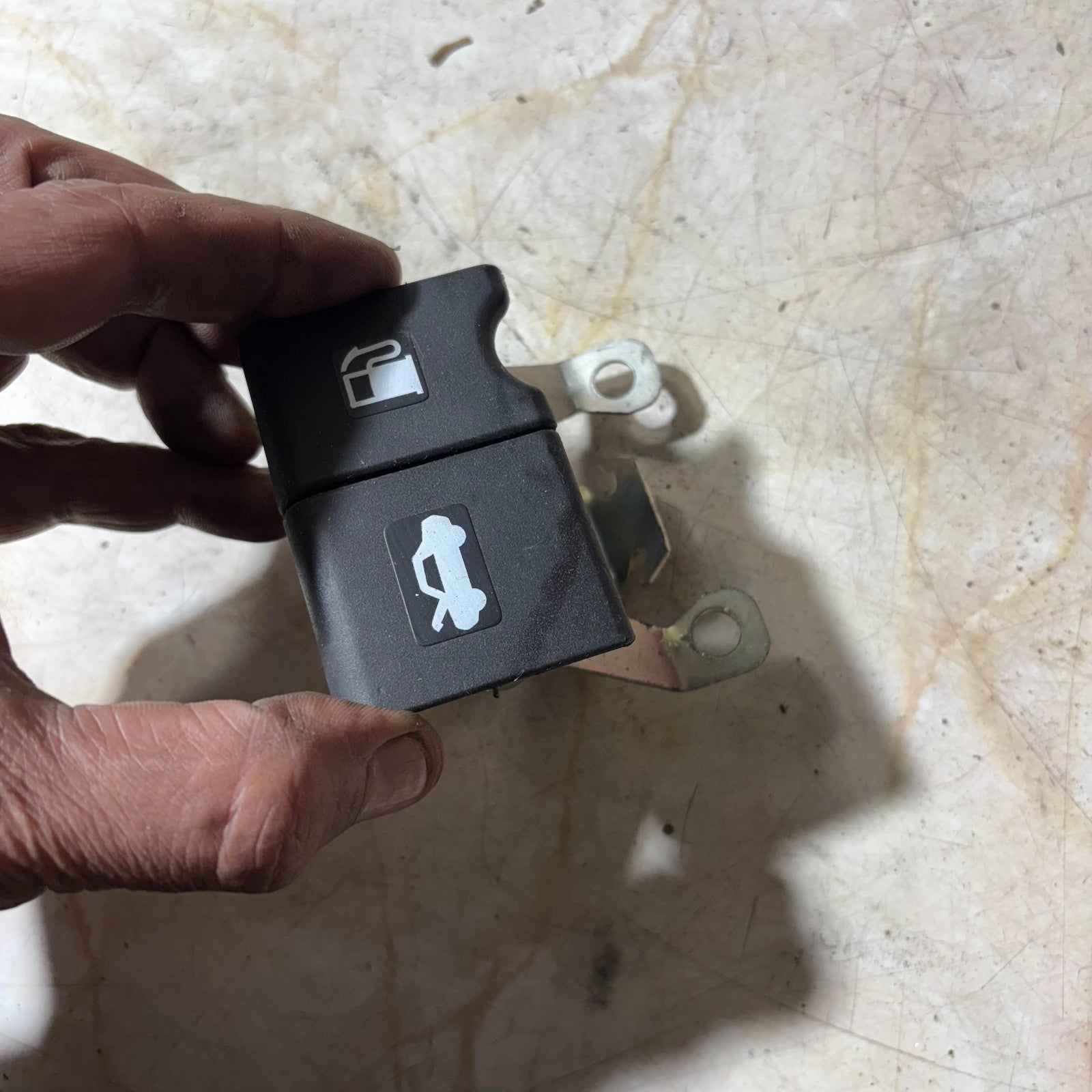 NISSAN PULSAR MK3 BONNET RELEASE FUEL FLAP DOOR CONTROL SWITCH 2015