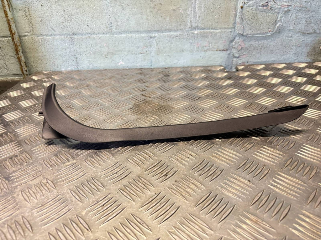 FORD FOCUS MK3 WINDOW TRIM PANEL REAR RIGHT DOOR BM51-A247B56-AEW 2014