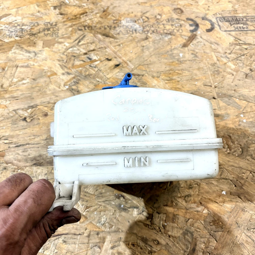 KIA CARENS RS 2.0 CRDi Coolant Expansion Tank OK2KB-15350 0K2KB-15350 83kw 2004