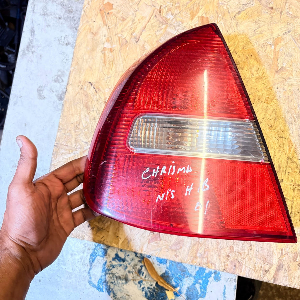 MITSUBISHI CARISMA MK1 95-04 REAR LEFT OUTER TAIL LIGHT PASSENGER LAMP 151085