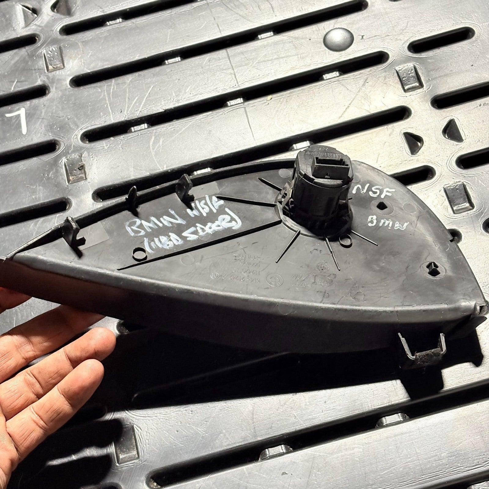 BMW 2011-2016 PASSENGER LEFT DASHBOARD END COVER TRIM 9209788