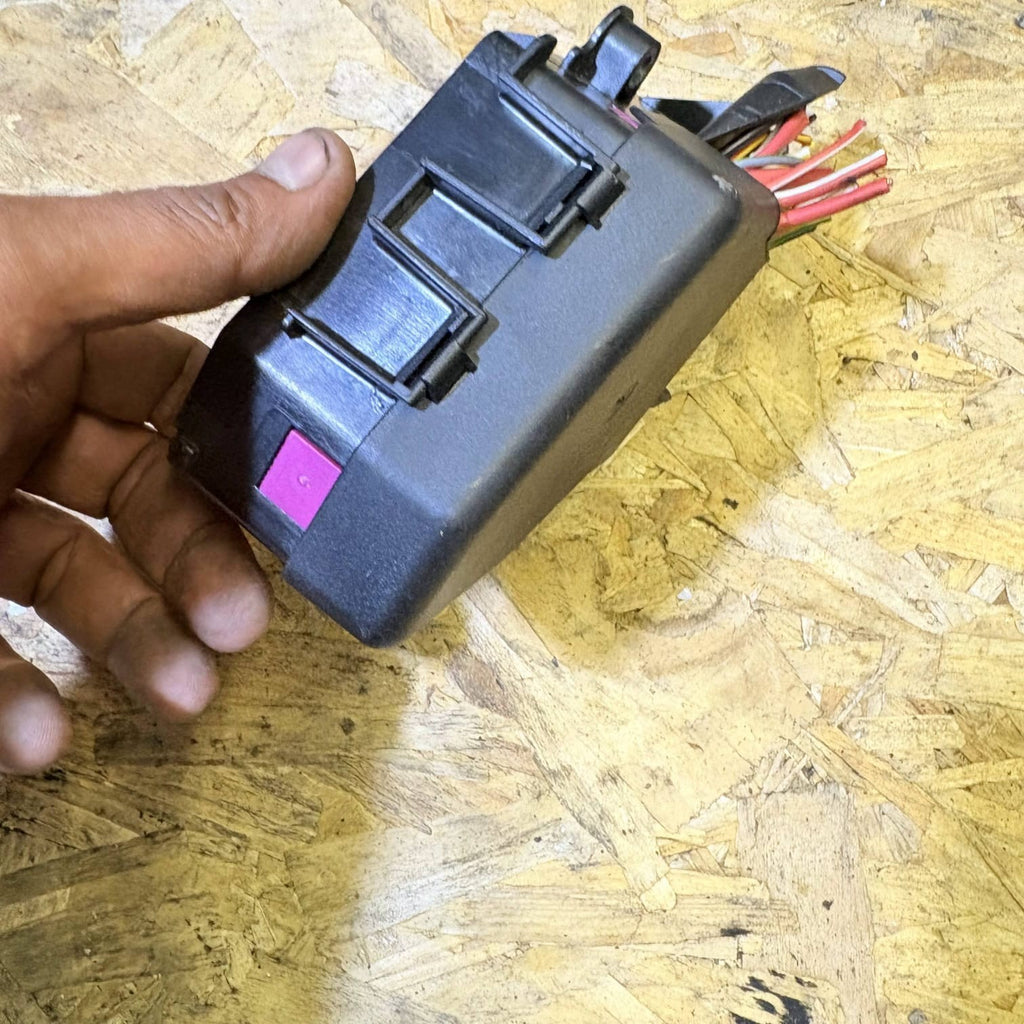 Audi A4 B5 8D2 1.9 TDI AFN/AVG Fuse Box Relay Panel 1995-2000 UK857764-68