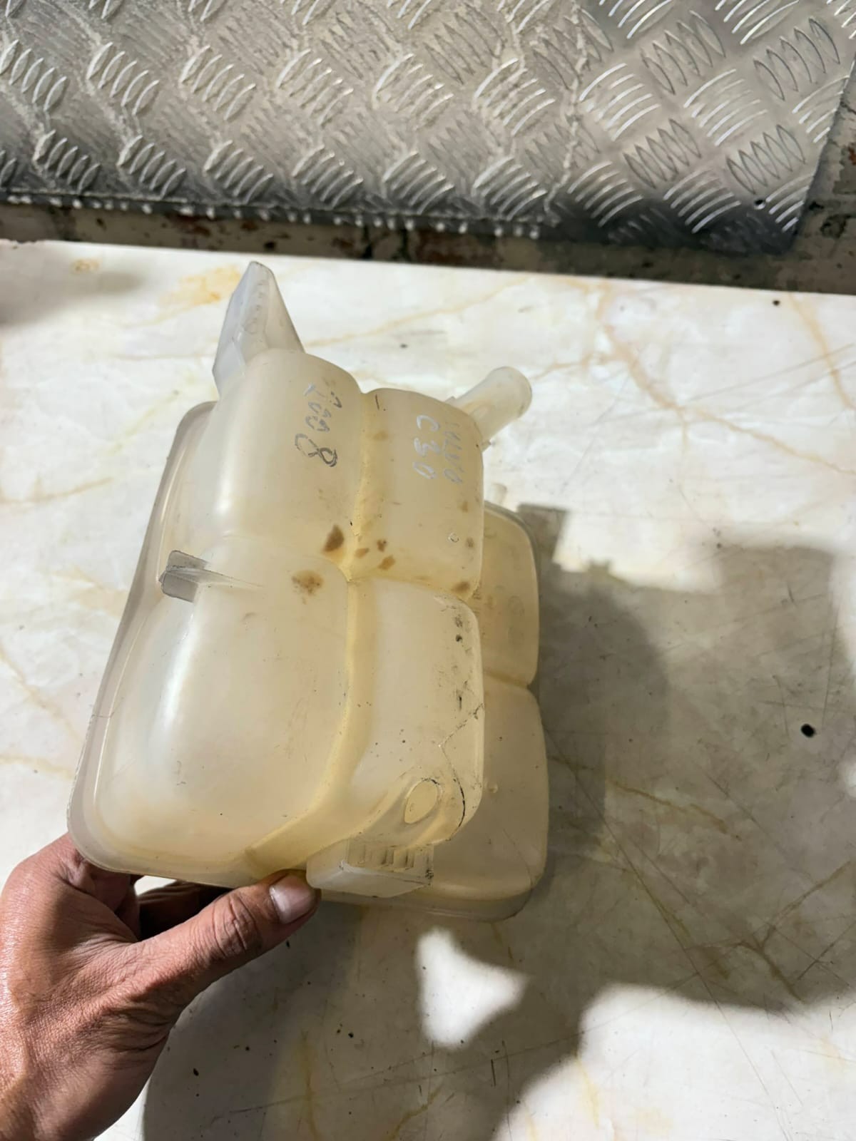 3M5H-8K218 Volvo C30 08-13 C70 06-13 S40 V50 04-12 Coolant Tank