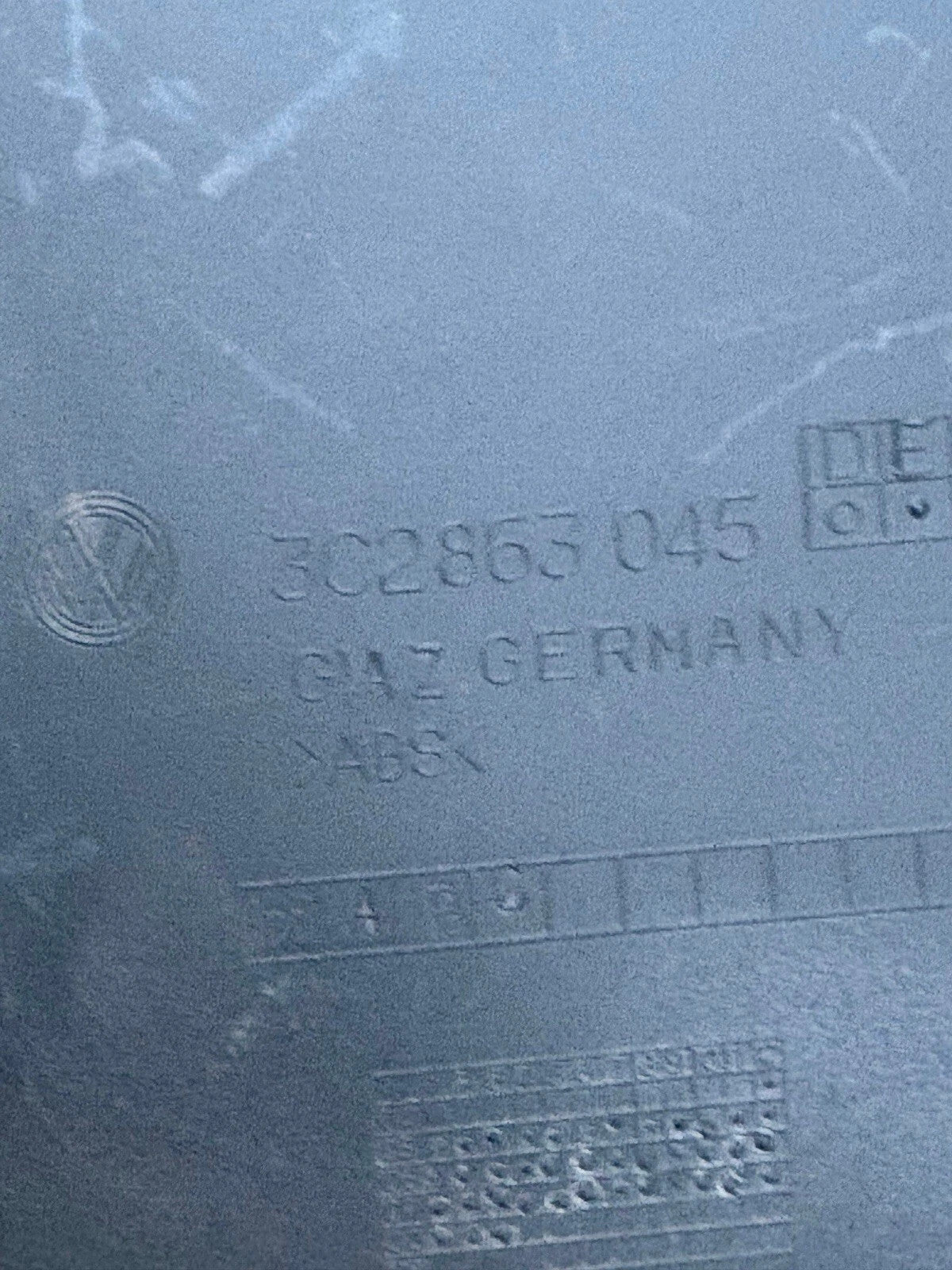 VW PASSAT B6 B7 05-14 PASSENGER SIDE LEFT CENTER CONSOLE LOWER PANEL 3C2863045