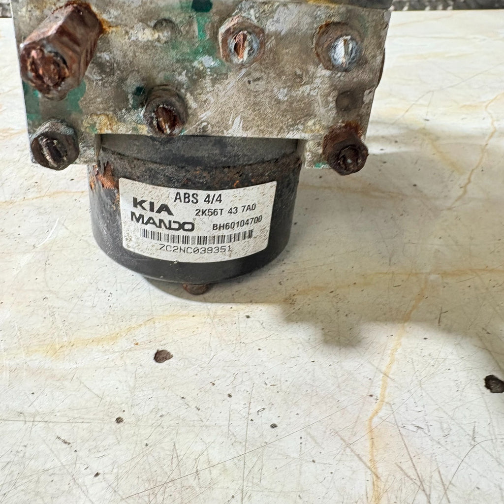 Kia Sedona 2001-2005/Carnival 1999-2005 ABS Pump & Module (Mando) 2K56T-437A0