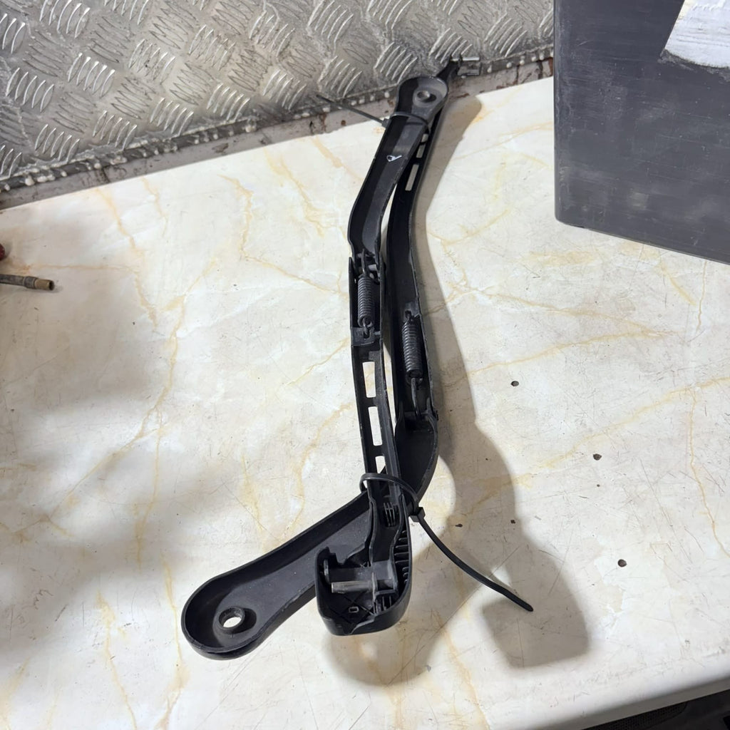 BMW 3 Series 320d E90 E91 E92 LCI RHD OSF Front Right Wiper Arm 09/2008-2013