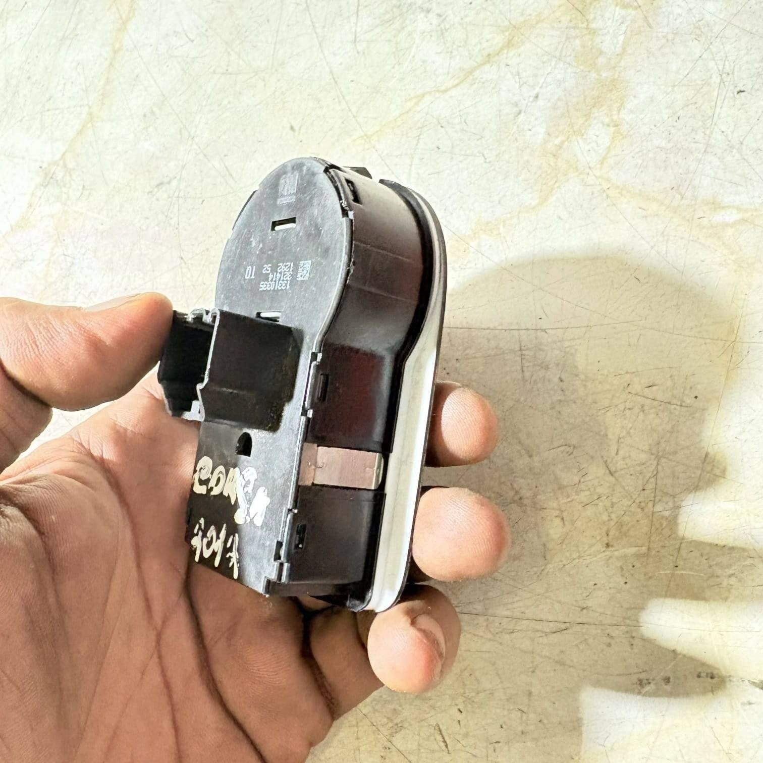 Vauxhall Corsa D Headlight SwitchControls Fog Light Switch Control 13310335 2012