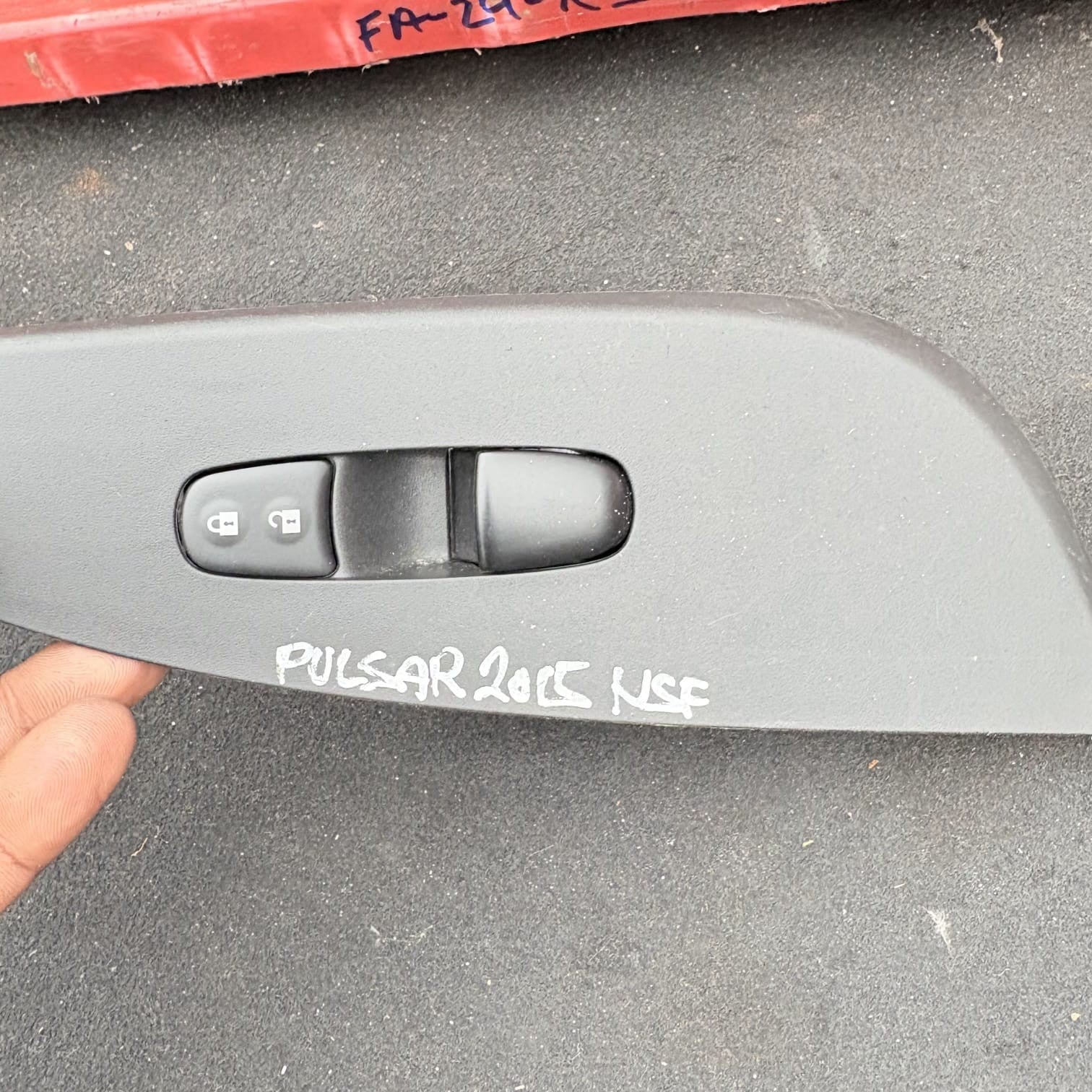 NISSAN PULSAR C13 WINDOW SWITCH 80961-3ZP0A PASSENGER FRONT 2015