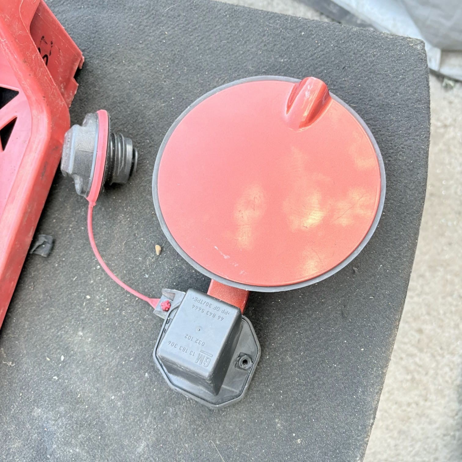 Vauxhall Corsa E 2014-2019 Fuel Filler Flap Cover + Cap Phantom Red Z3F 13183306