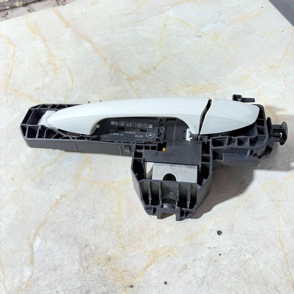 Mercedes CLS C218 Rear Left Outer Door Handle 02047602134 A2047602134 2011-2017