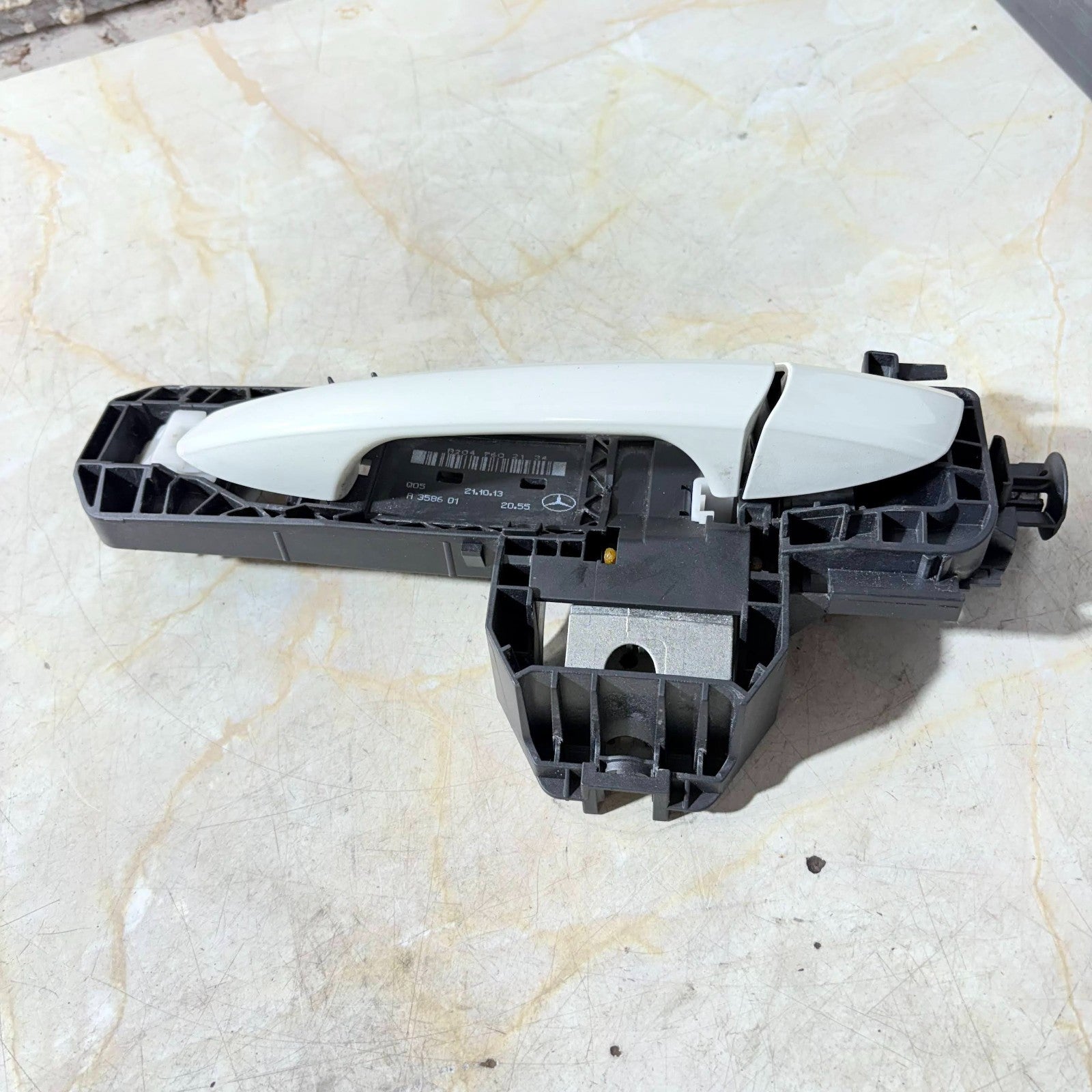 Mercedes CLS C218 Rear Left Outer Door Handle 02047602134 A2047602134 2011-2017