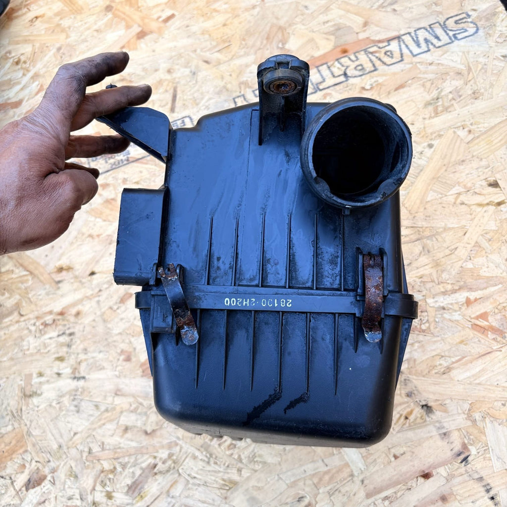 2010 HYUNDAI I30 1.6 DIESEL AIR FILTER HOUSING BOX 281002H200