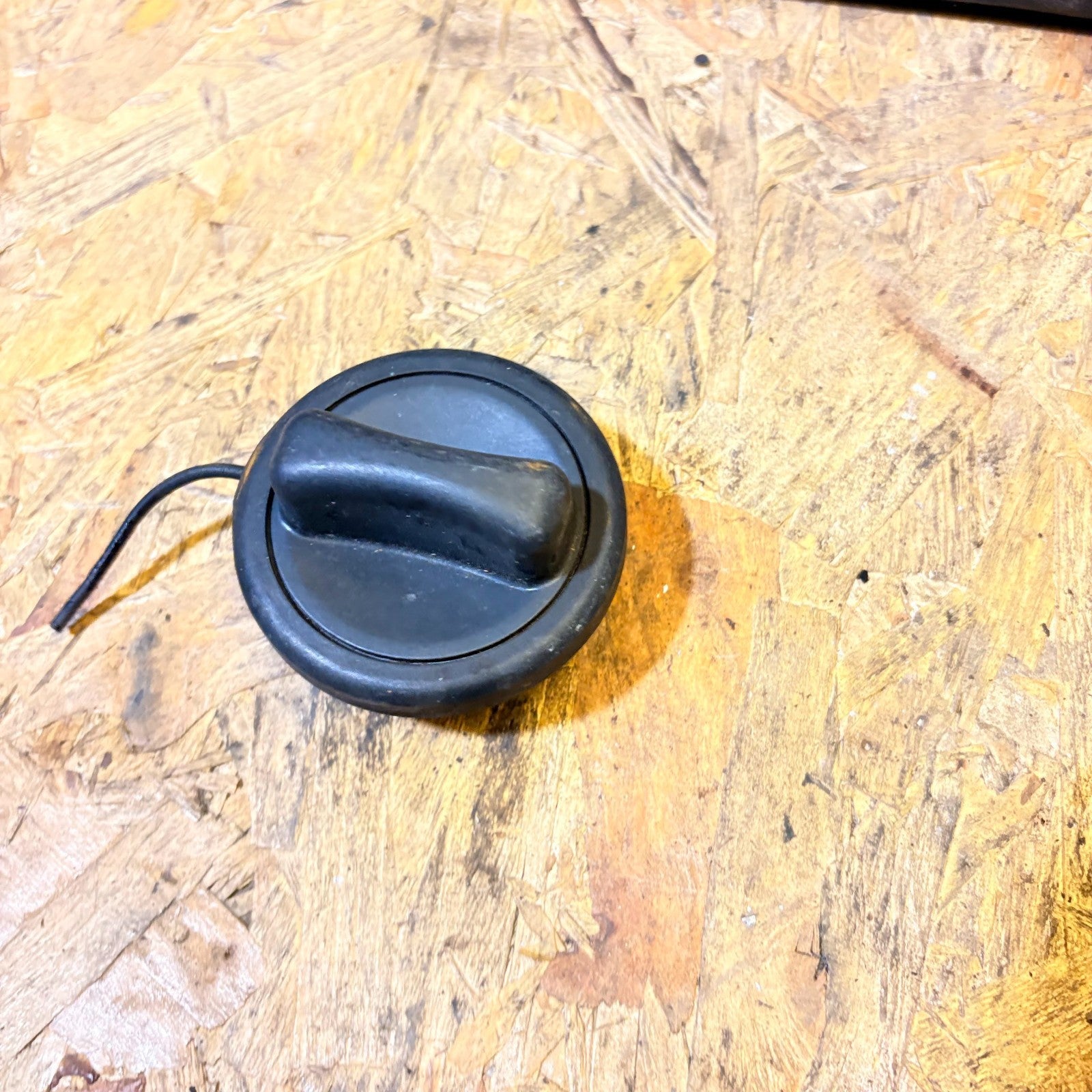 2004-2010 MERCEDES B CLASS PETROL FUEL CAP A2204700705