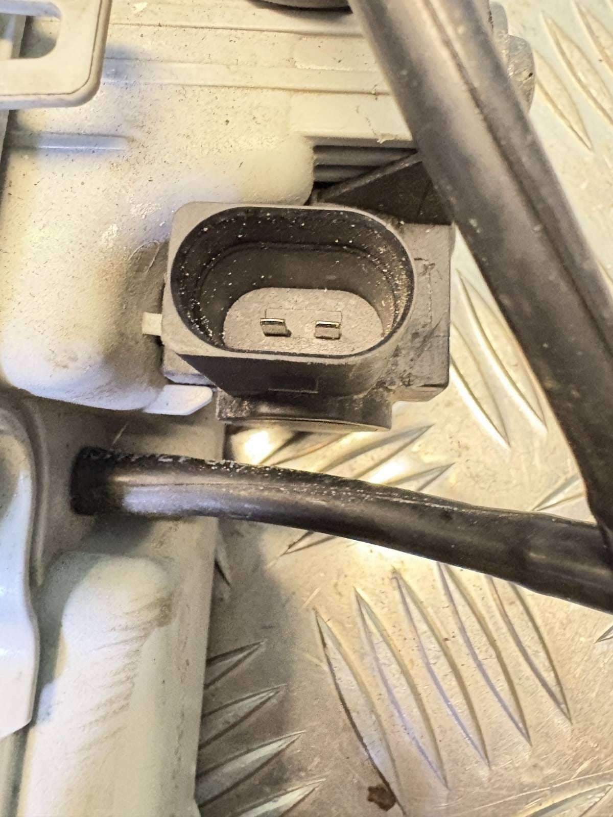 3143013604 Volvo V40 T2 1.5 Petrol Vacuum Valve Reservoir Tank 2018-2019