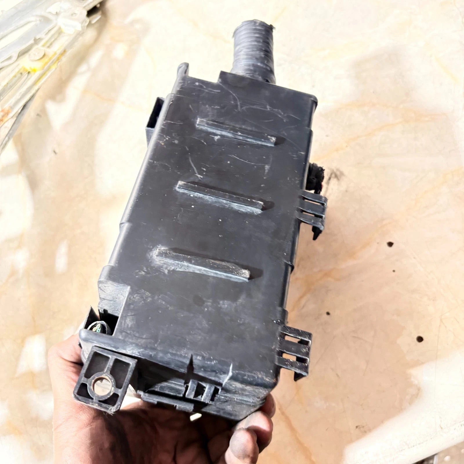 Volvo V50 MK1 Facelift 2007-2012 Engine Bay Fuse Box Module Cover Lid