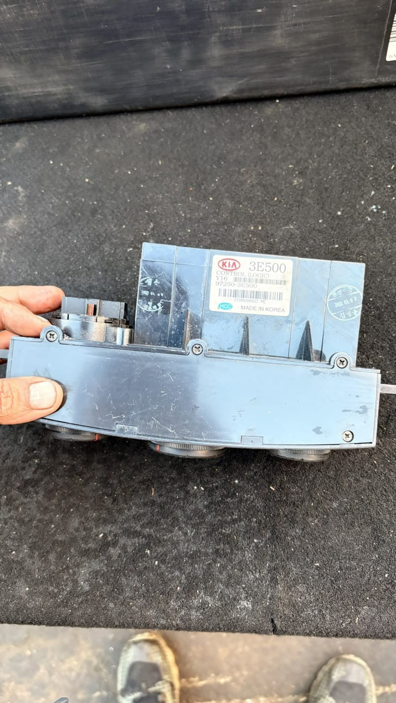 Kia Sorento Mk1 JC 2002-2006 Manual Heater AC Climate Panel 97250-3E500 RHD