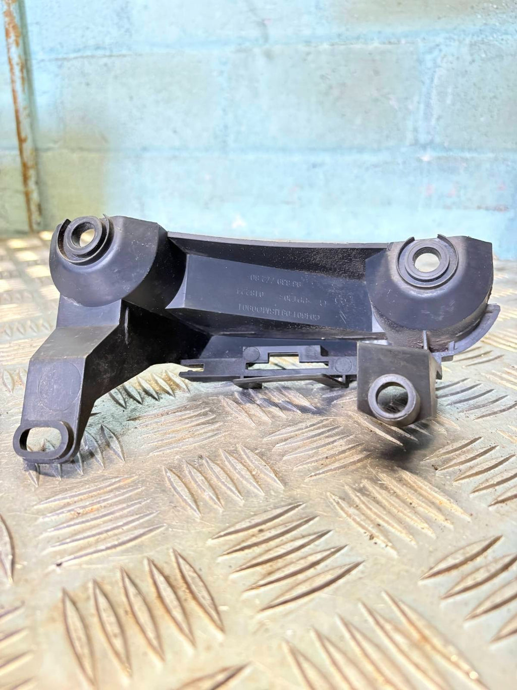 CITROEN C3 2013 Driver Side Rear Bumper Bracket 9683977280 NSR