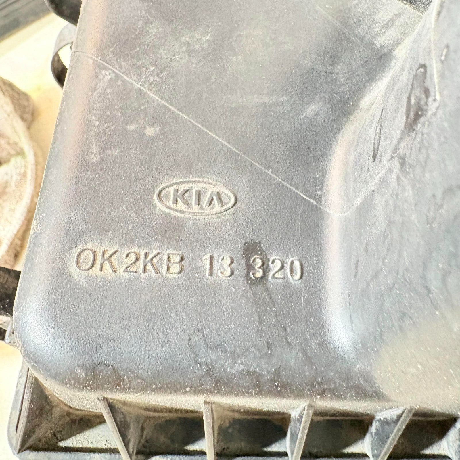 Kia Carens 2004 Air Filter Box OK2KB13320