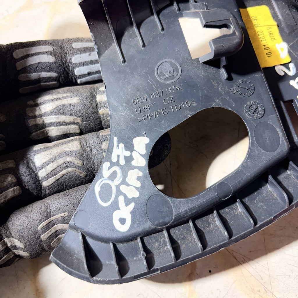 SKODA OCTAVIA DRIVER FRONT SIDE TWEETER SPEAKER 5E0837974 2020