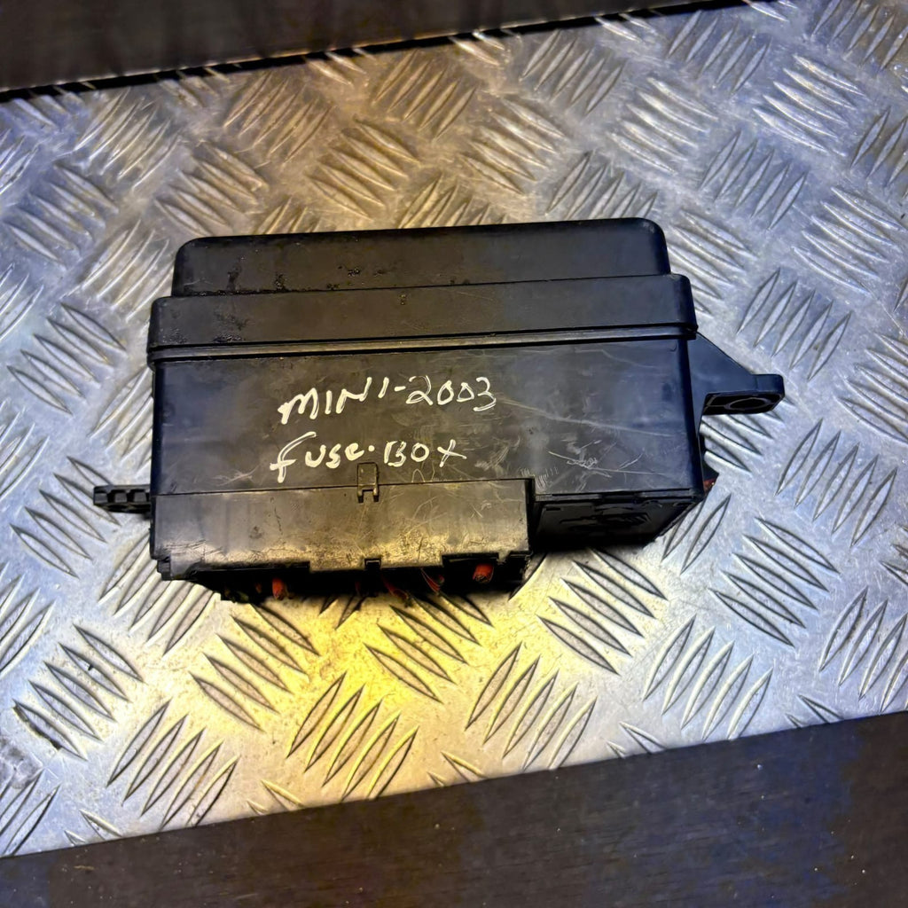 MINI COOPER ONE R50 2003 EXTERNAL UNDER BONNET ENGINE BAY FUSE BOX 142664