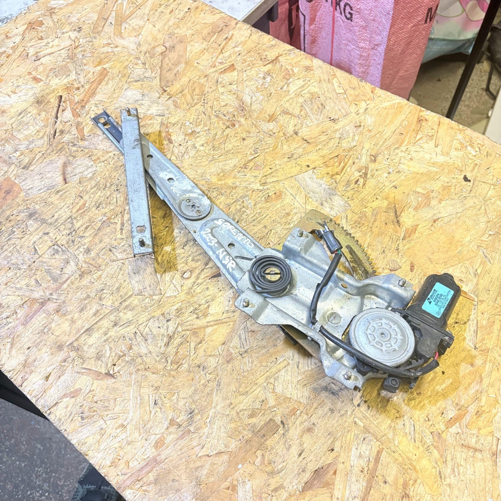KIA SORENTO 04/2003-2008 5DR REAR LEFT NSR WINDOW REGULATOR MOTOR 83450-3E000