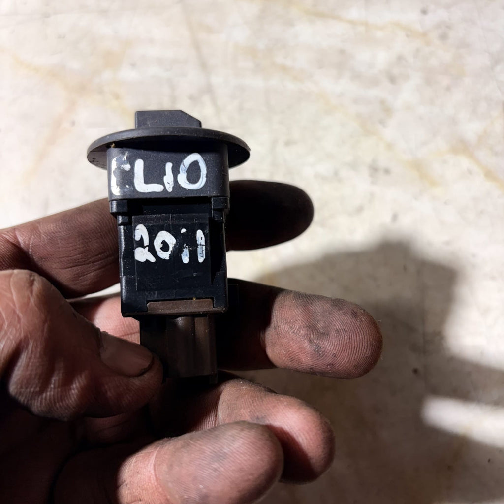 #15 2011 DACIA SANDERO AIRBAG ON OFF SWITCH 681995427R
