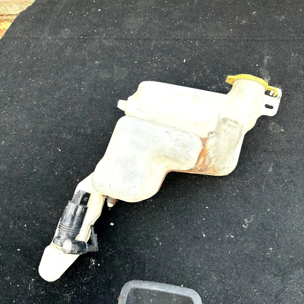 JEEP COMPASS MK1 MK49 2006 WINDSCEEN WASHER TANK BOTTLE WITH PUMP